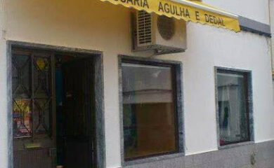 Retrosaria Retrosaria Agulha e Dedal