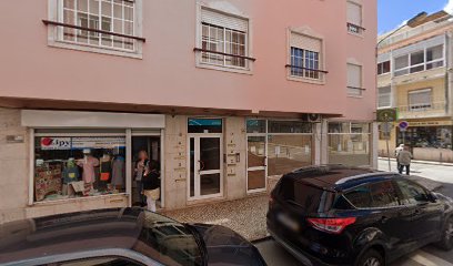 ZIPY - Engomadoria - Costura - Confeção 1 Serviço de alterações de roupa ZIPY - Engomadoria - Costura - Confeção